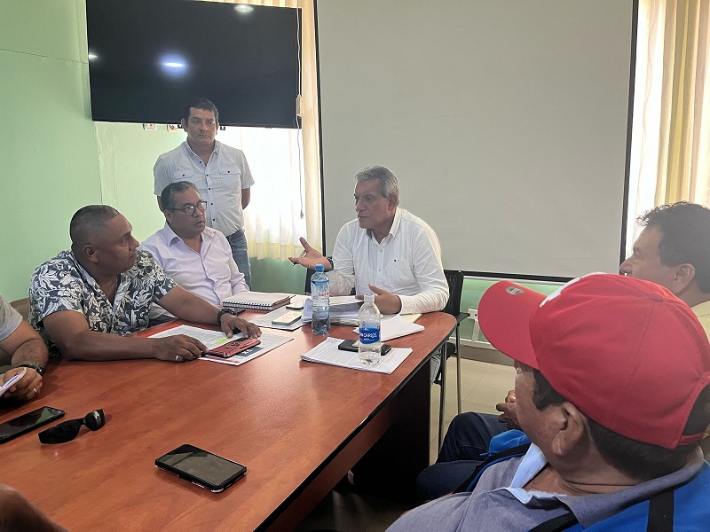 Diálogo constructivo entre Alcalde y Dirigentes del gremio de  mototaxistas de Sullana